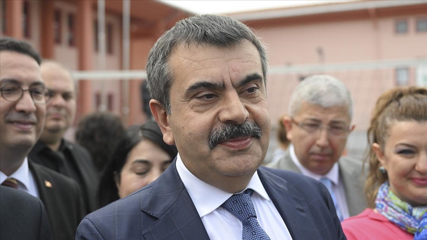 "Bu tür kötü örnekler kocaman yürekli öğretmenlerimizi de rencide ediyor."