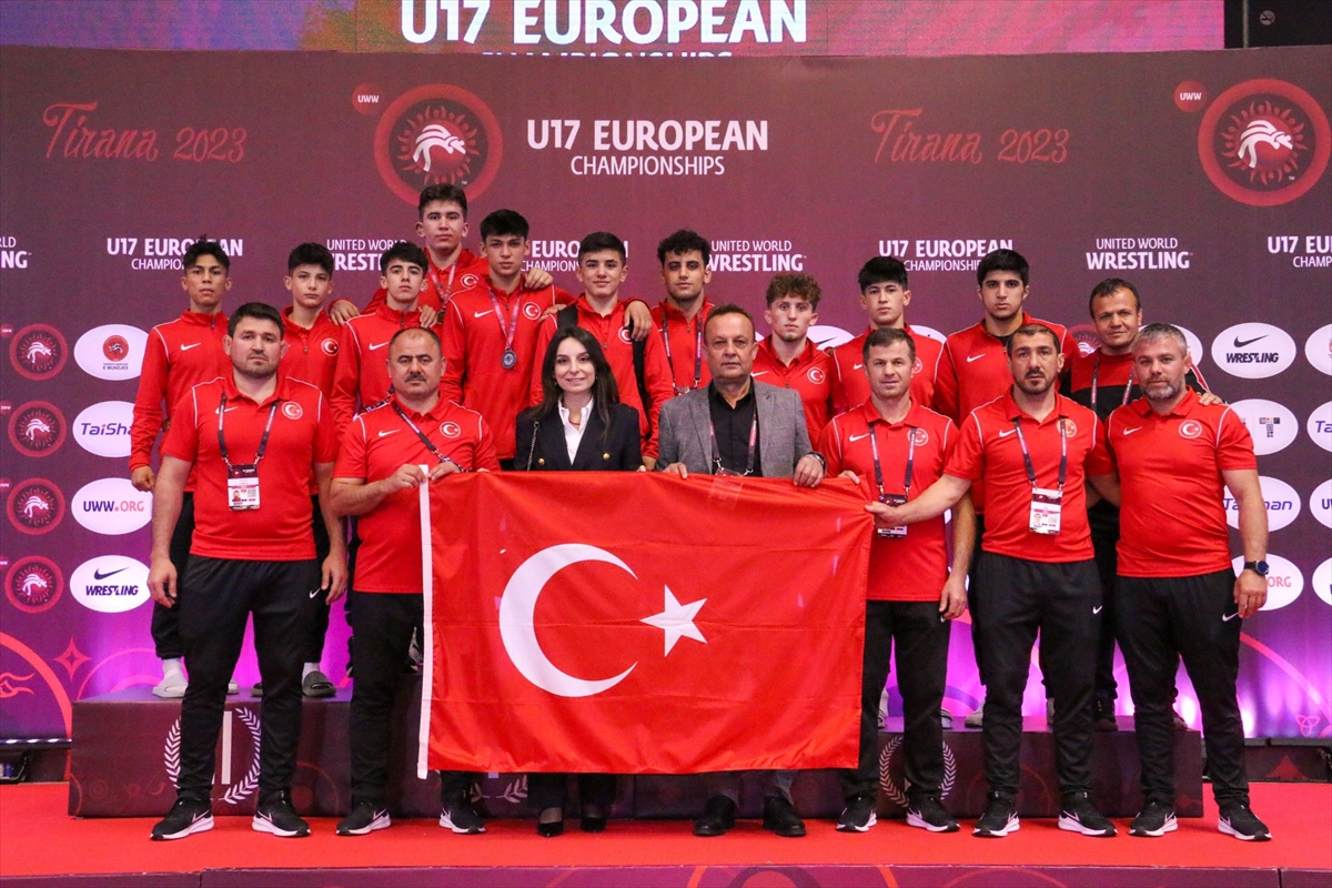 Milli güreşçilerden 17 Yaş Altı Avrupa Şampiyonası'nda 2 madalya