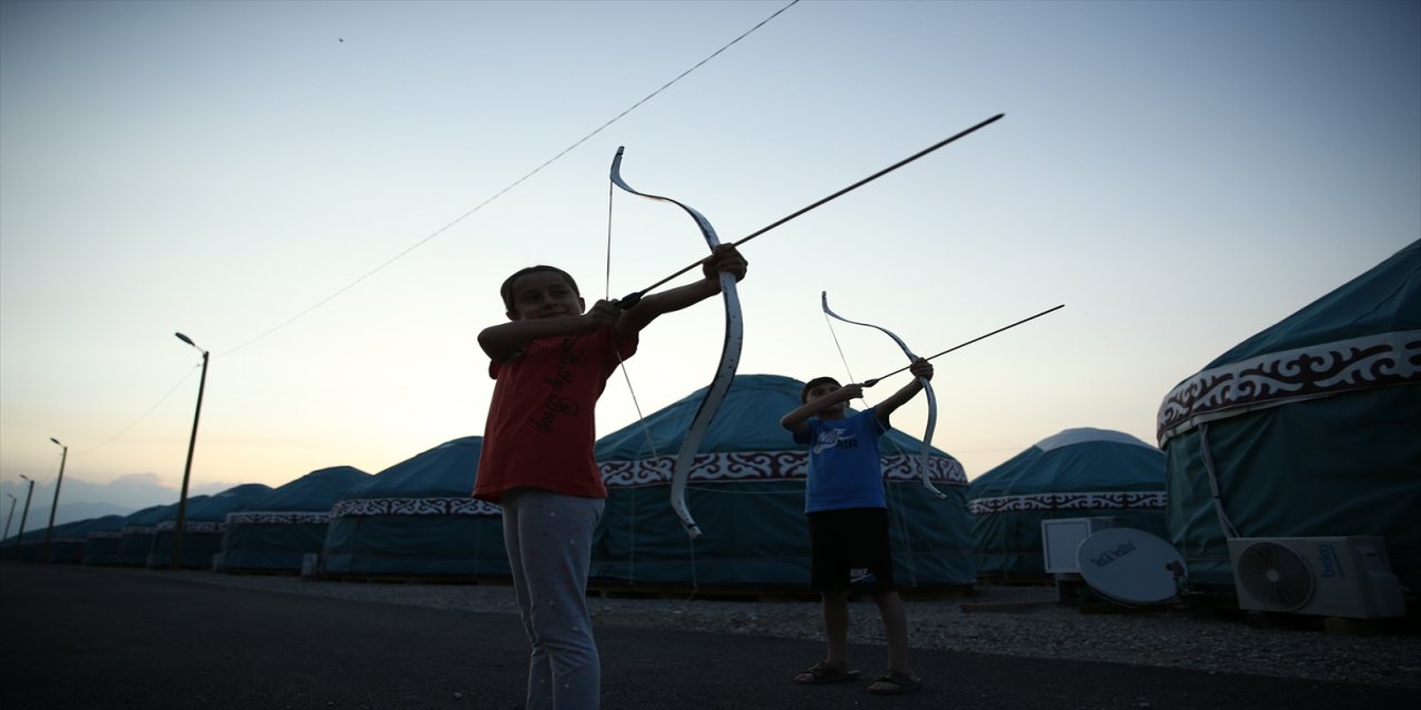 Depremzede öğrenciler için Karne Şenliği" düzenledi