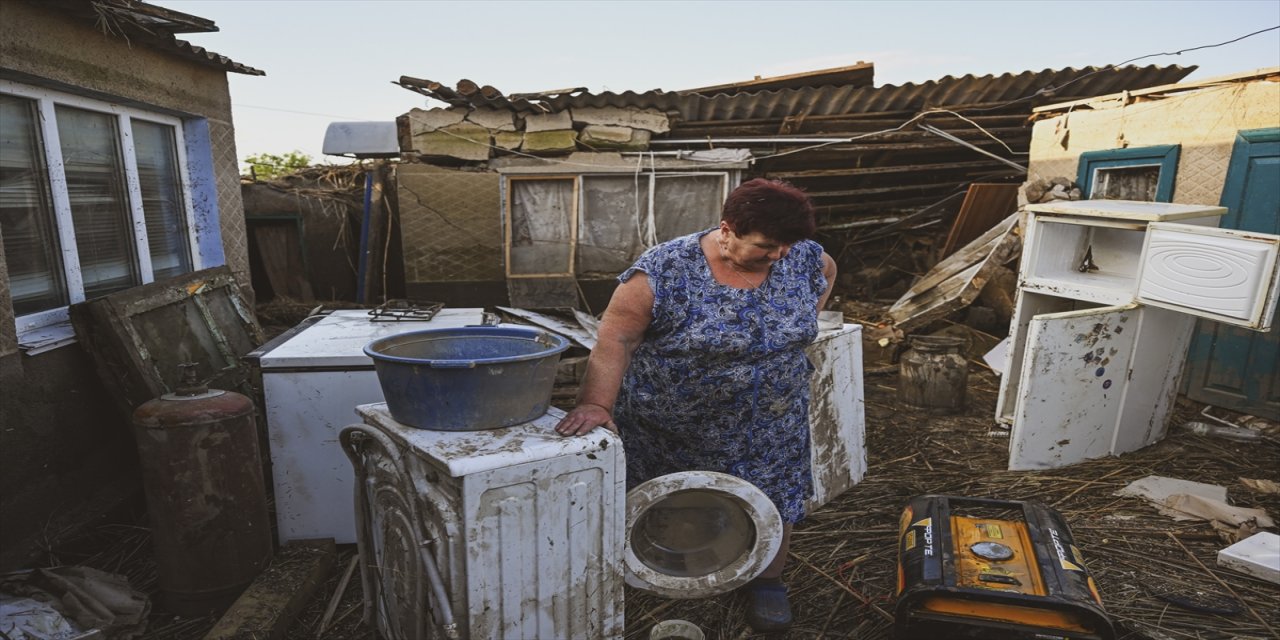Ukrayna'da evsiz kalan Vasilivka köyü sakinleri yardım bekliyor.