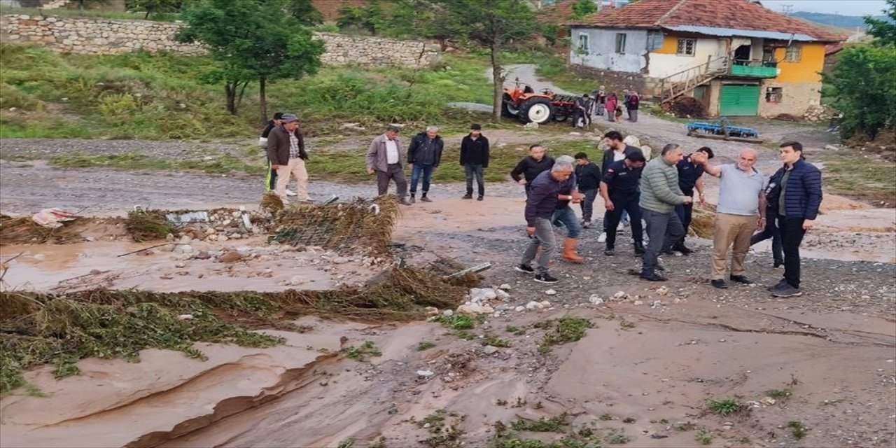 Yozgat'ta sağanak yağış etkisini gösterdi.