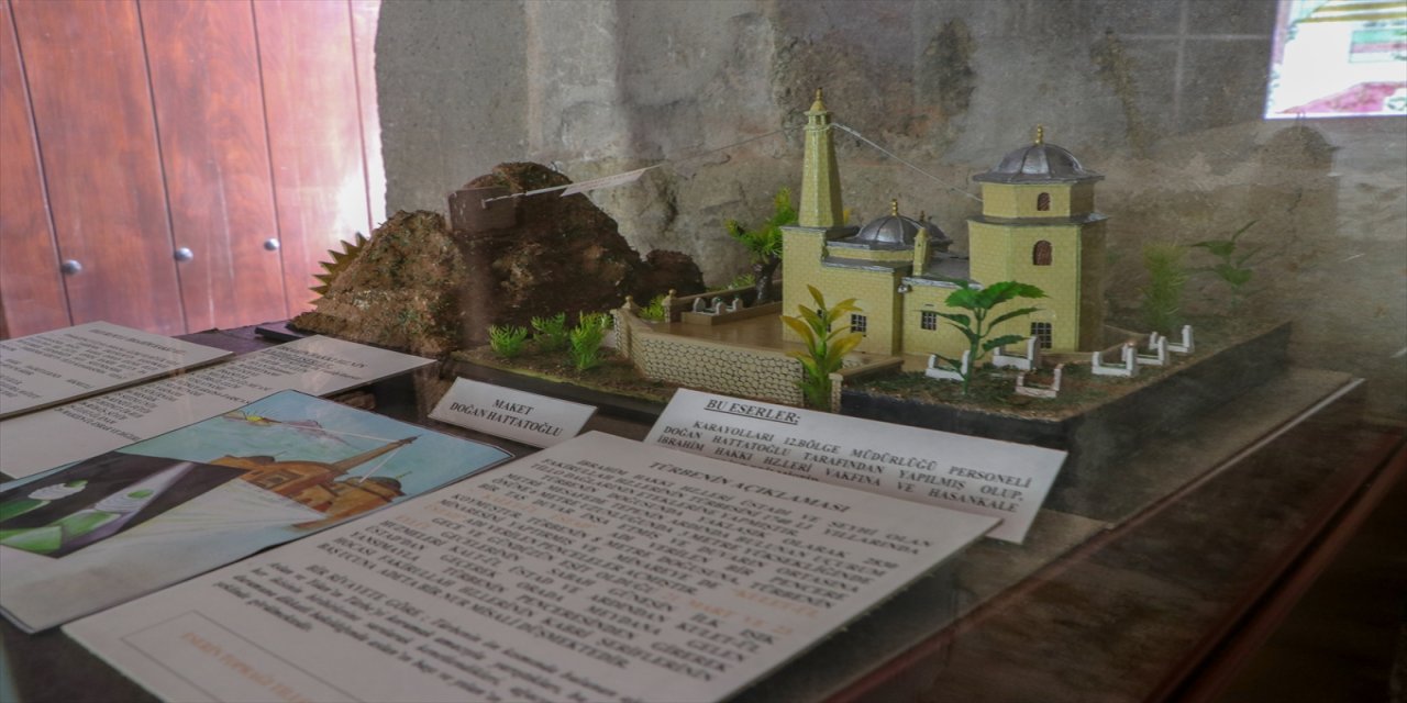 Talebe okuttuğu Çifte Minareli Medrese ziyaretçilere açık.