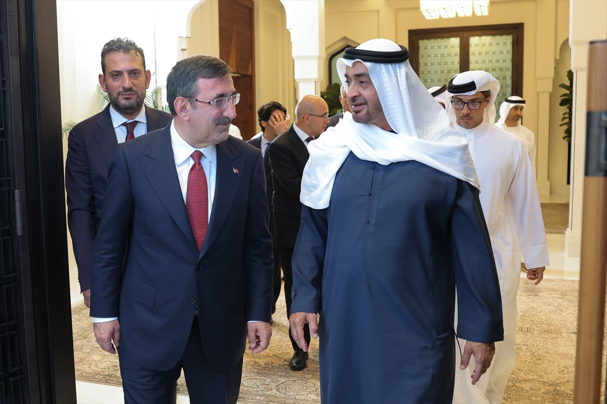 Cumhurbaşkanı Yardımcısı Yılmaz ile Bakan Şimşek, BAE Devlet Başkanı Al Nahyan ile görüştü