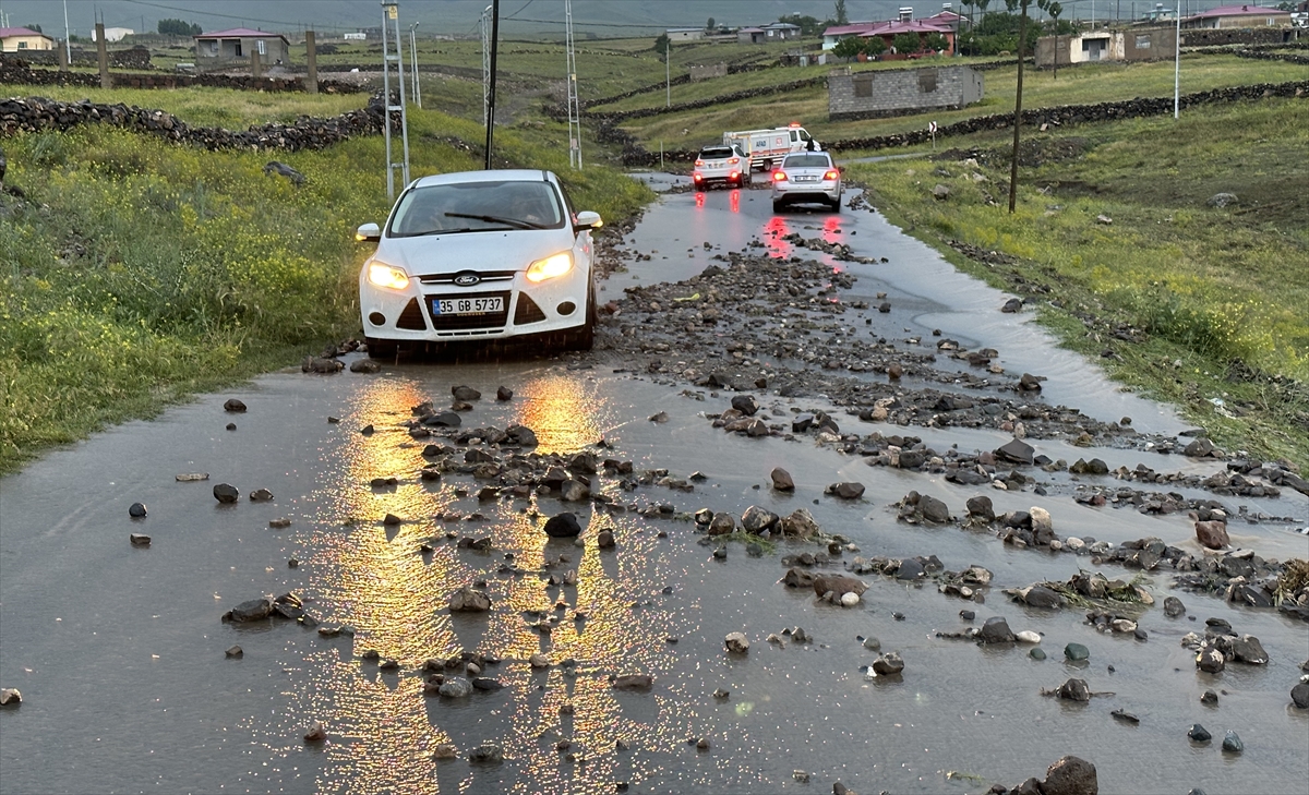 Iğdır'da etkili olan taşkınlar hasara yol açtı