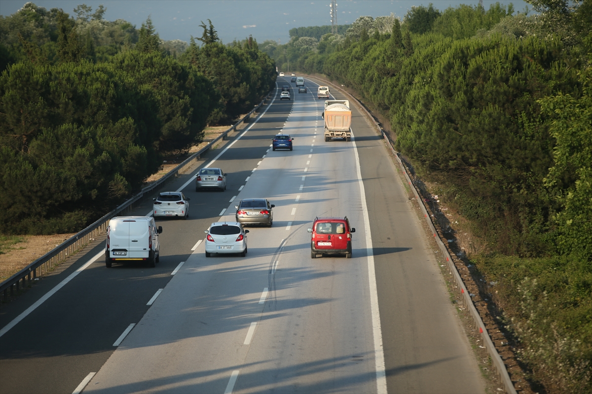 Sakarya, Düzce ve Bolu’da otoyoldaki bayram trafiği normale döndü
