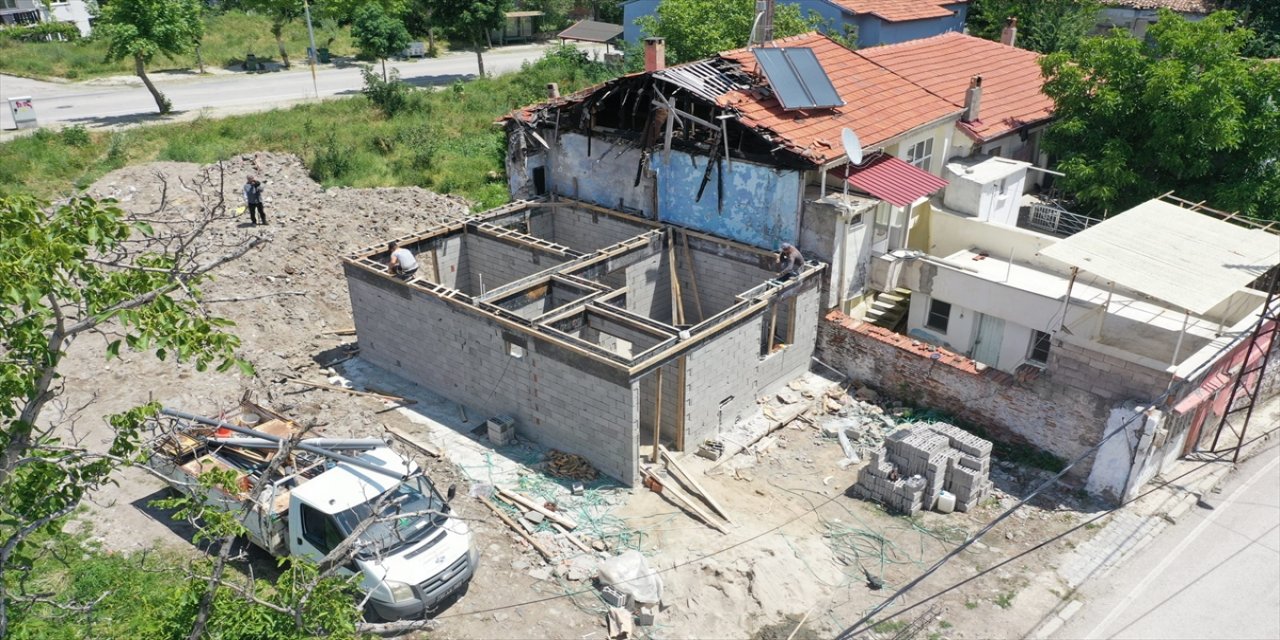 Isparta'daki yangında evini kaybeden anne yeni evine kavuşacak.