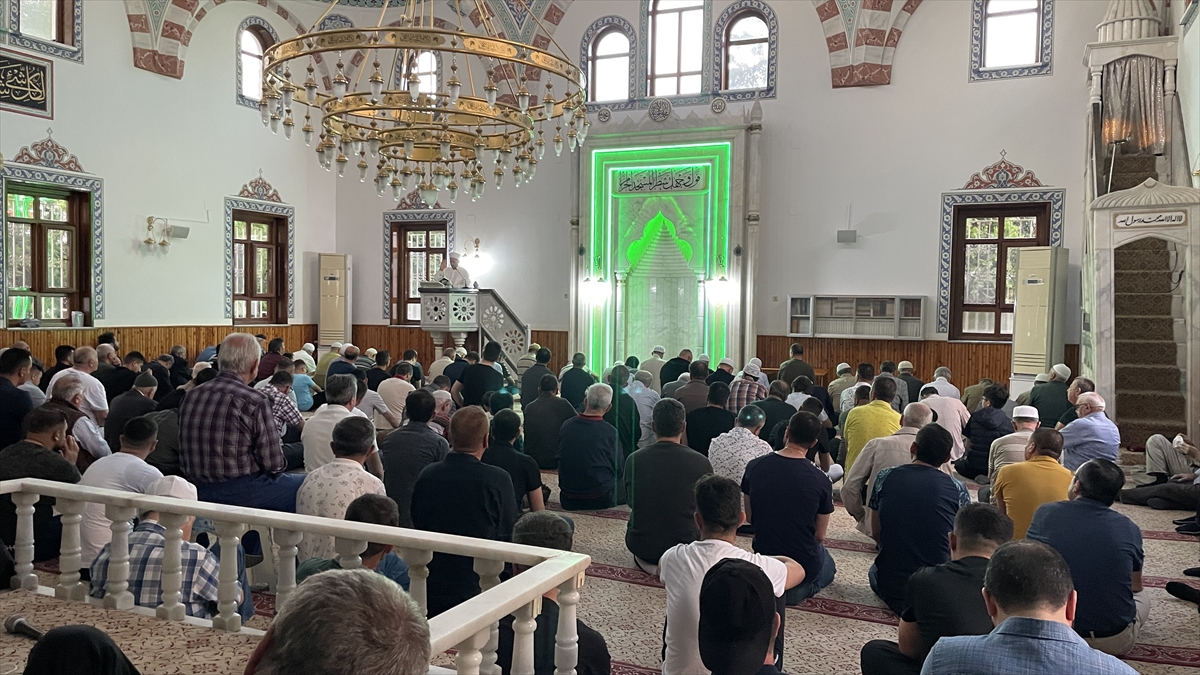 Konya ve çevre illerde Kurban Bayramı namazı kılındı