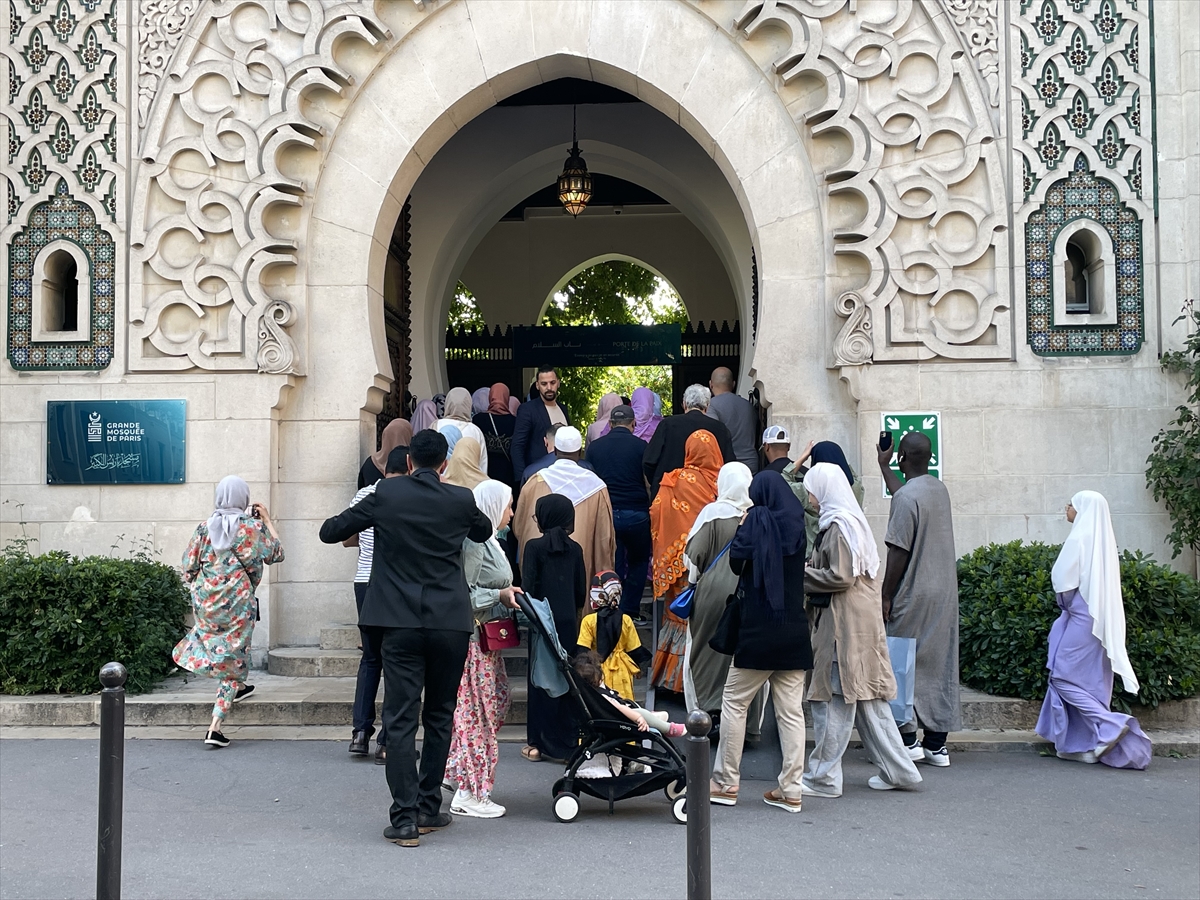 Fransa'da Müslümanlar Kurban Bayramı namazını kıldı