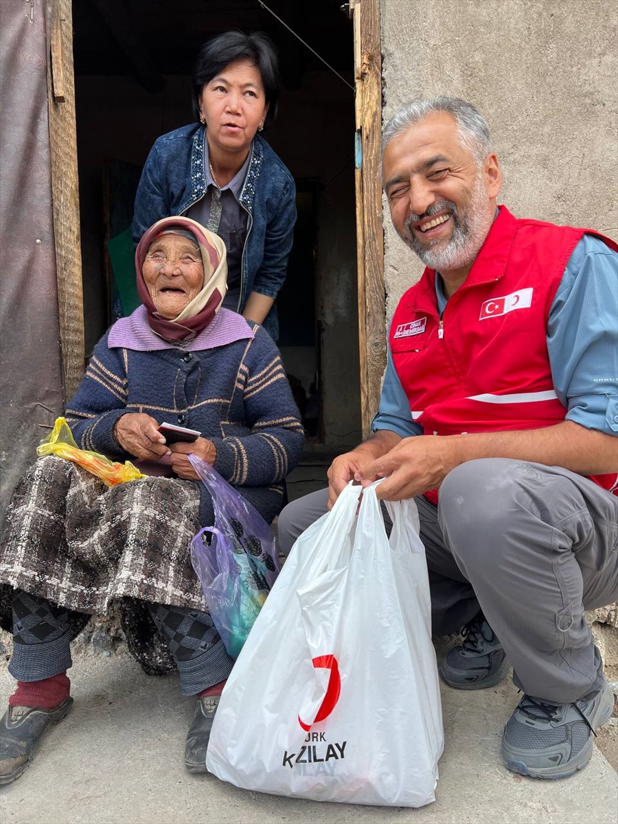 Türk Kızılay, Kırgızistan'da kesilen kurbanları ihtiyaç sahibi ailelere ulaştırdı