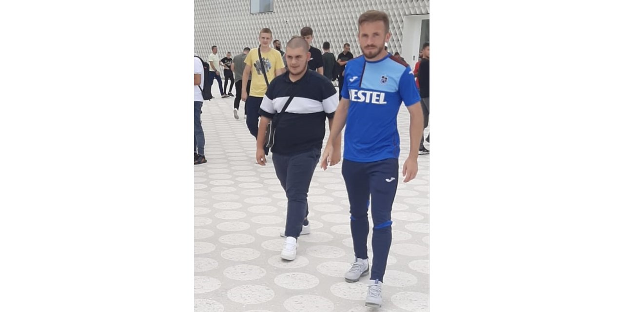 Trabzonsporlu futbolcular, Slovenya'da cuma namazı kıldı