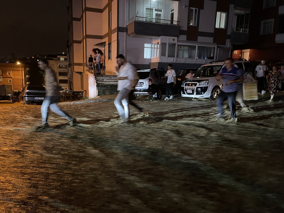 Ordu'da sağanak sebebiyle bazı yollar kapatıldı