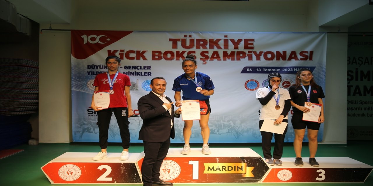 Hemşire Duygu kick boks kariyerini yenilgisiz devam ettiriyor.