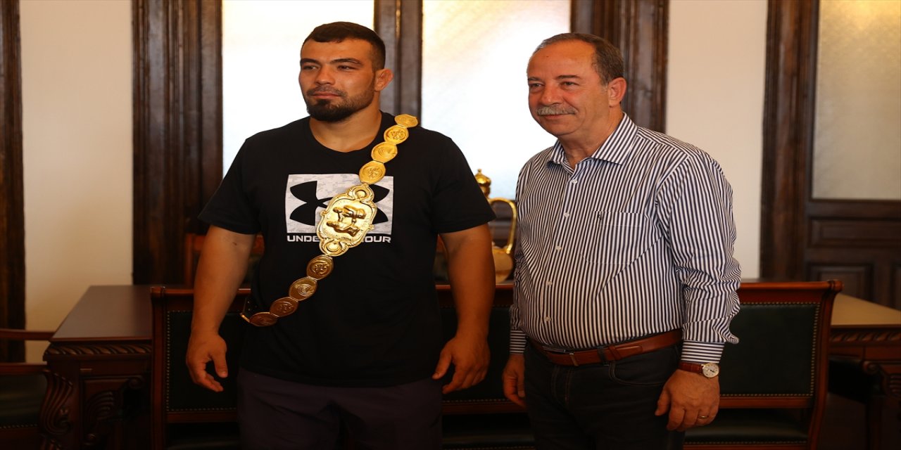 Başpehlivan Zeybek, Edirne Belediye Başkanı Gürkan'ı ziyaret etti