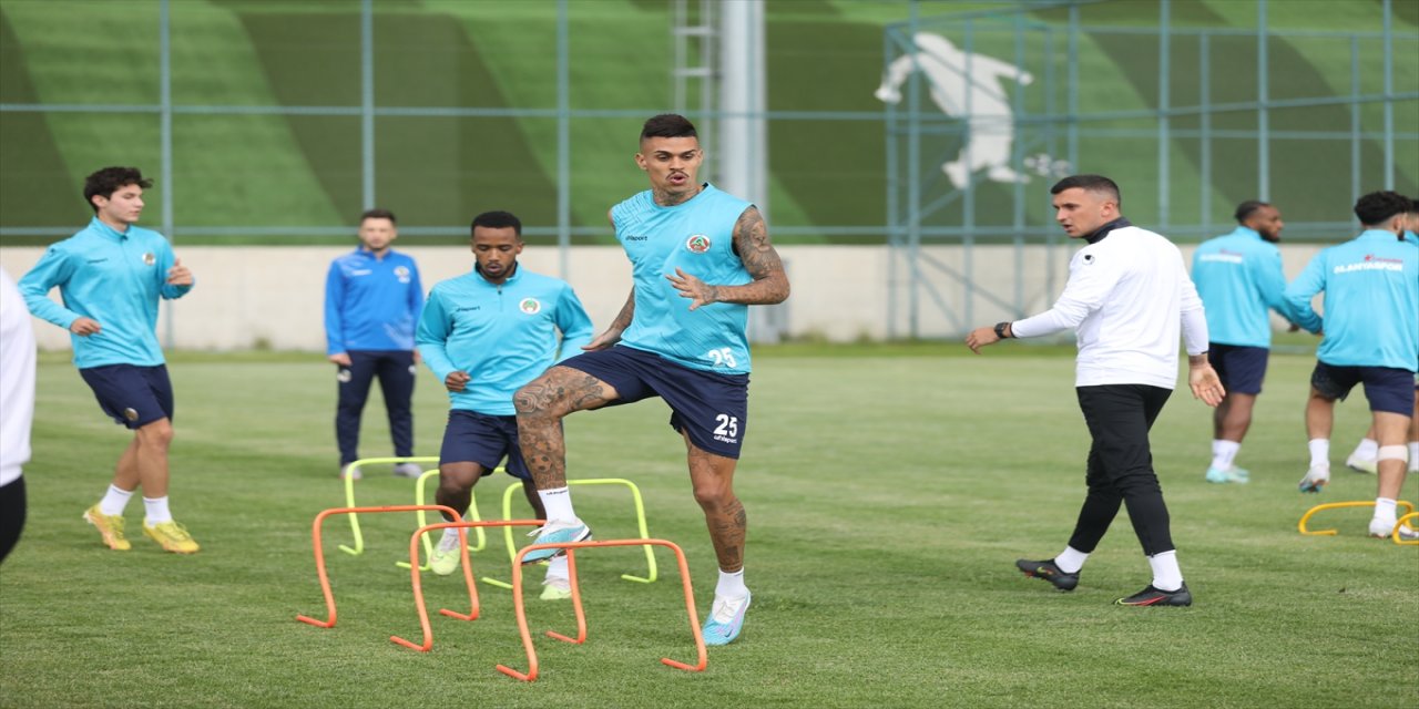 Alanyaspor, Erzurum kampındaki ilk çalışmasını tamamladı.