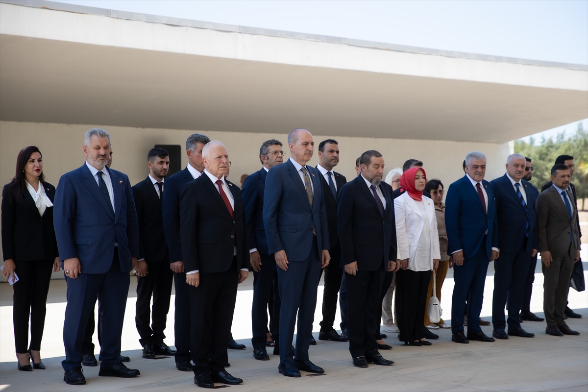 TBMM Başkanı Kurtulmuş, KKTC'de Küçük ve Denktaş'ın kabirlerini ziyaret etti