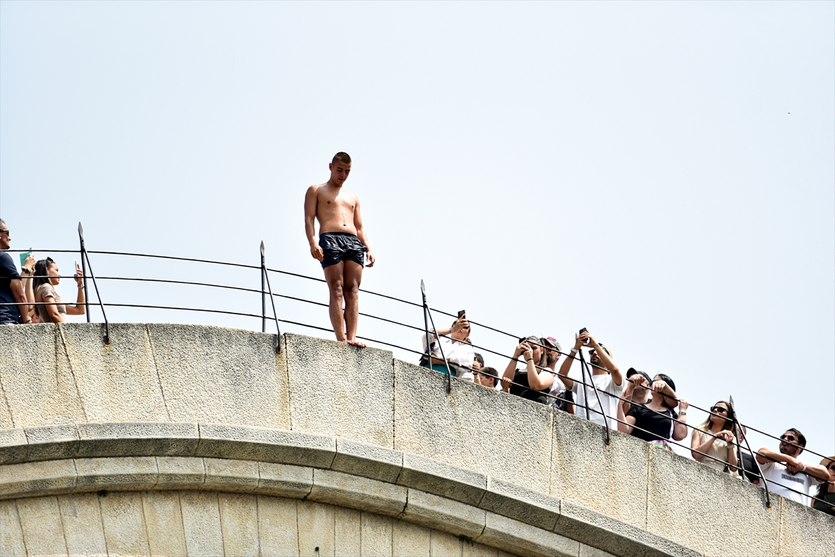 Srebrenitsa kurbanları, soykırımın 28'inci yılında törenlerle anılıyor