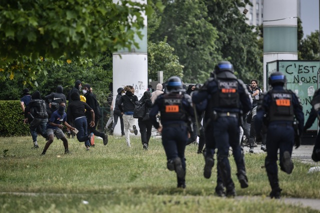Fransa'da Müslümanlara yönelik polis şiddetinin kökleri sömürge dönemine dayanıyor