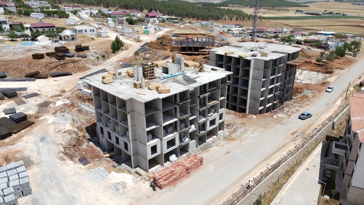 Bakan Özhaseki'den Nurdağı'ndaki kalıcı konutlara ilişkin açıklama: