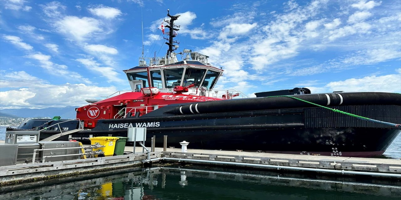 Türkiye'de üretilen elektrikli römorkör Vancouver'da teslim edildi.