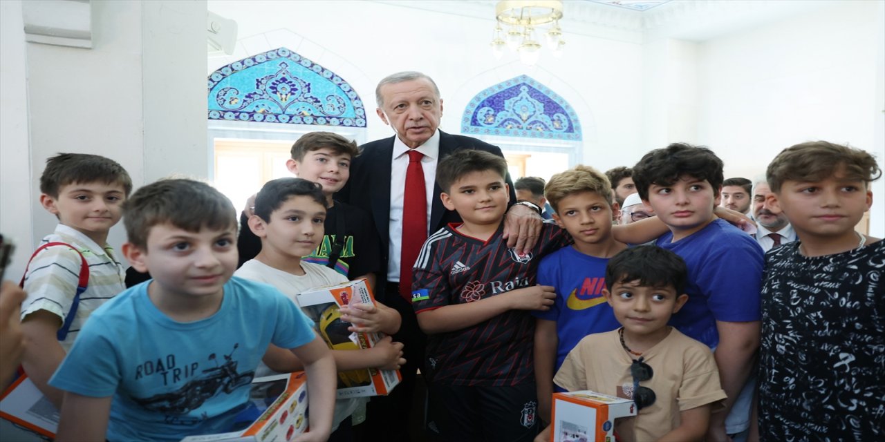 Cumhurbaşkanı Erdoğan cuma namazını Hz. Ali Camisi'nde kıldı