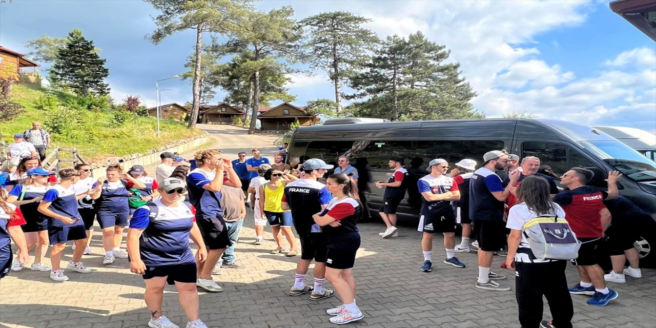 İşitme engelli milli sporcular Karabük'ün turistik yerlerini gezdi