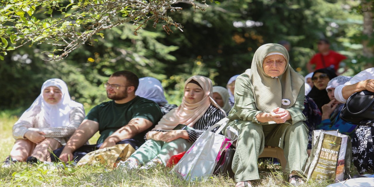 Savaşta kurşuna dizilen Srebrenitsalı 6 genç dualarla anıldı.