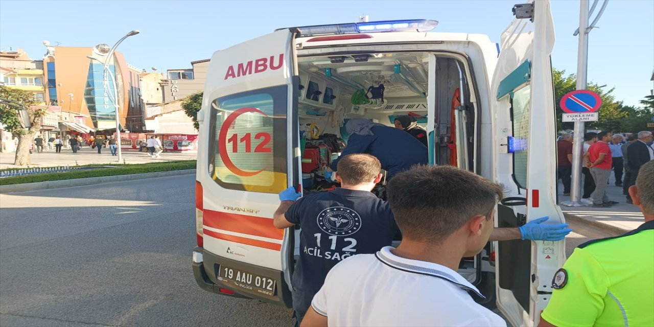 Eşini ve baldızını bıçakla yaraladı