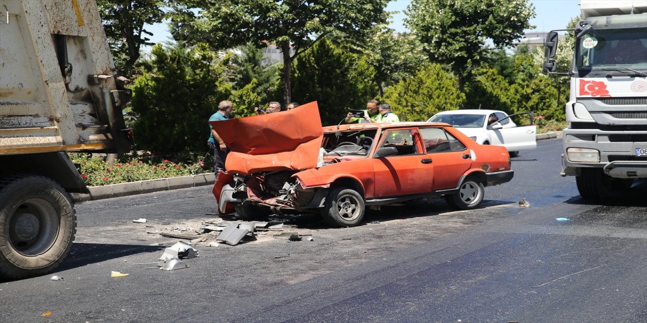 Nevşehir'de kamyona çarpan otomobildeki 2 kişi öldü, 2 kişi yaralandı