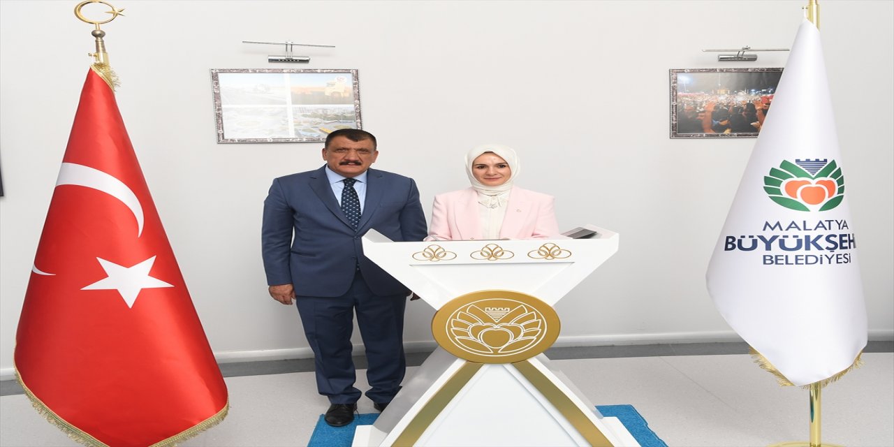 Bakan Göktaş, Malatya Büyükşehir Belediye Başkanı Gürkan'ı ziyaret etti: