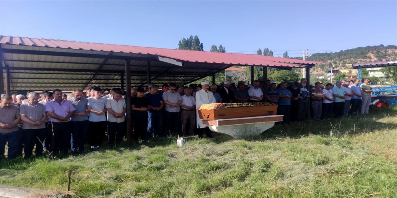 Hakkari'de Cilo buzullarında hayatını kaybeden kadın Kütahya'da toprağa verildi
