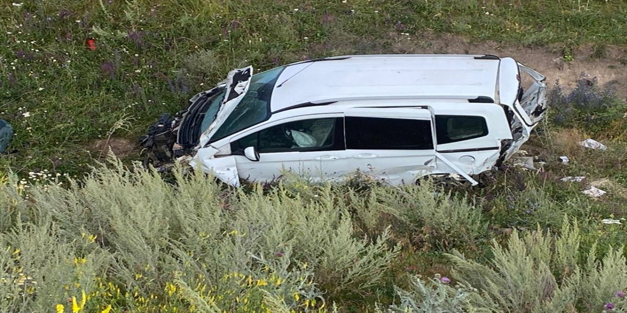Kars’ta şarampole uçan arabanın sürücüsü hayatını kaybetti.
