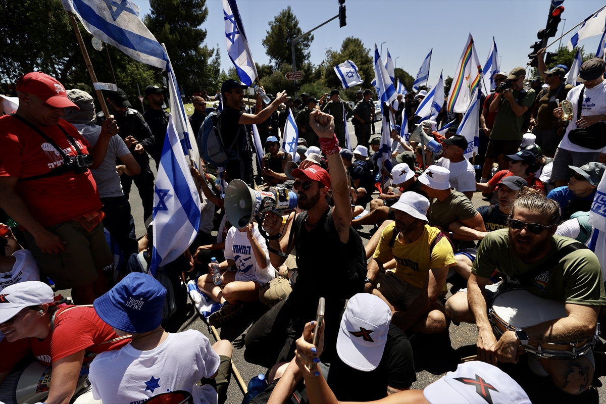 İsrail Meclisi önünde yargı düzenlemesine karşı protestolar sürüyor