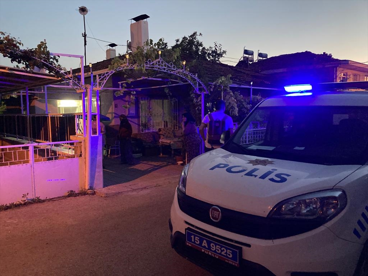 Evinin bahçesinde ders veriyordu aniden fenalaşıp vefat etti.