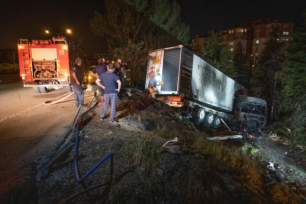 Ankara Elmadağ’da şarampole devrilen tır alev aldı