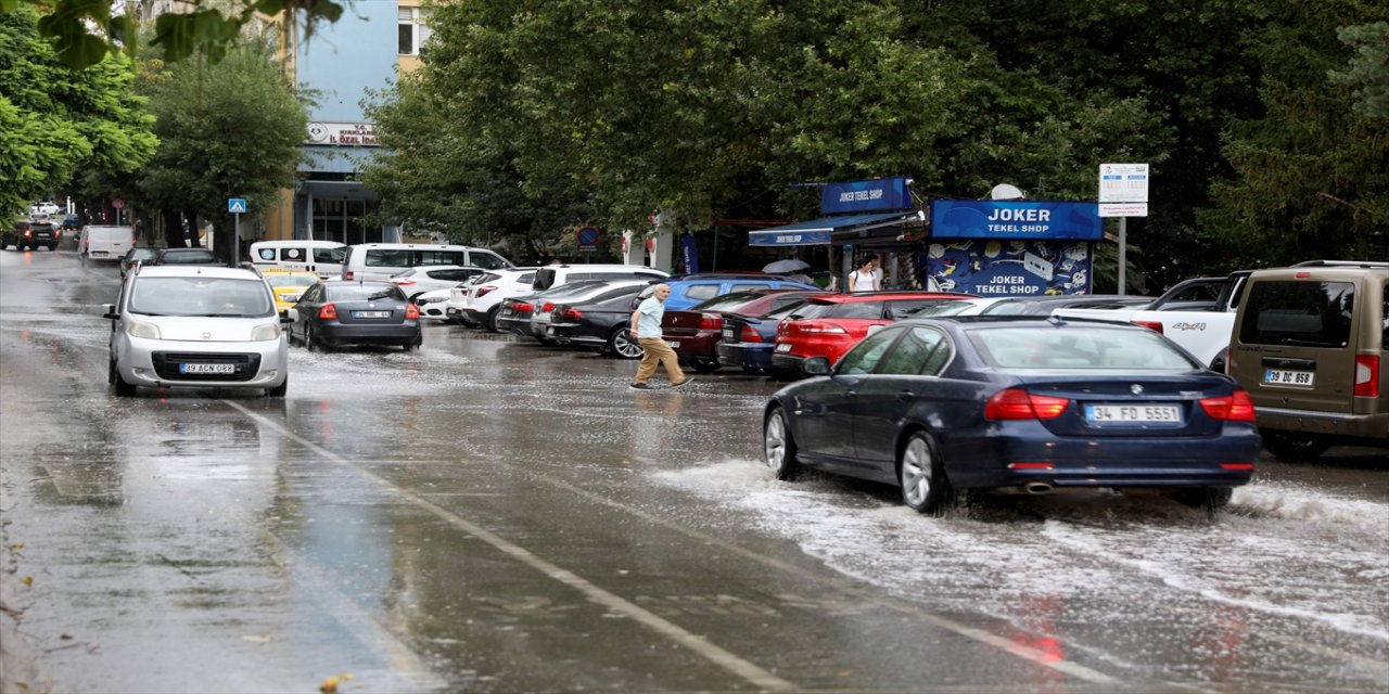 Kırklareli'nde sağanak yağış etkisini gösterdi.