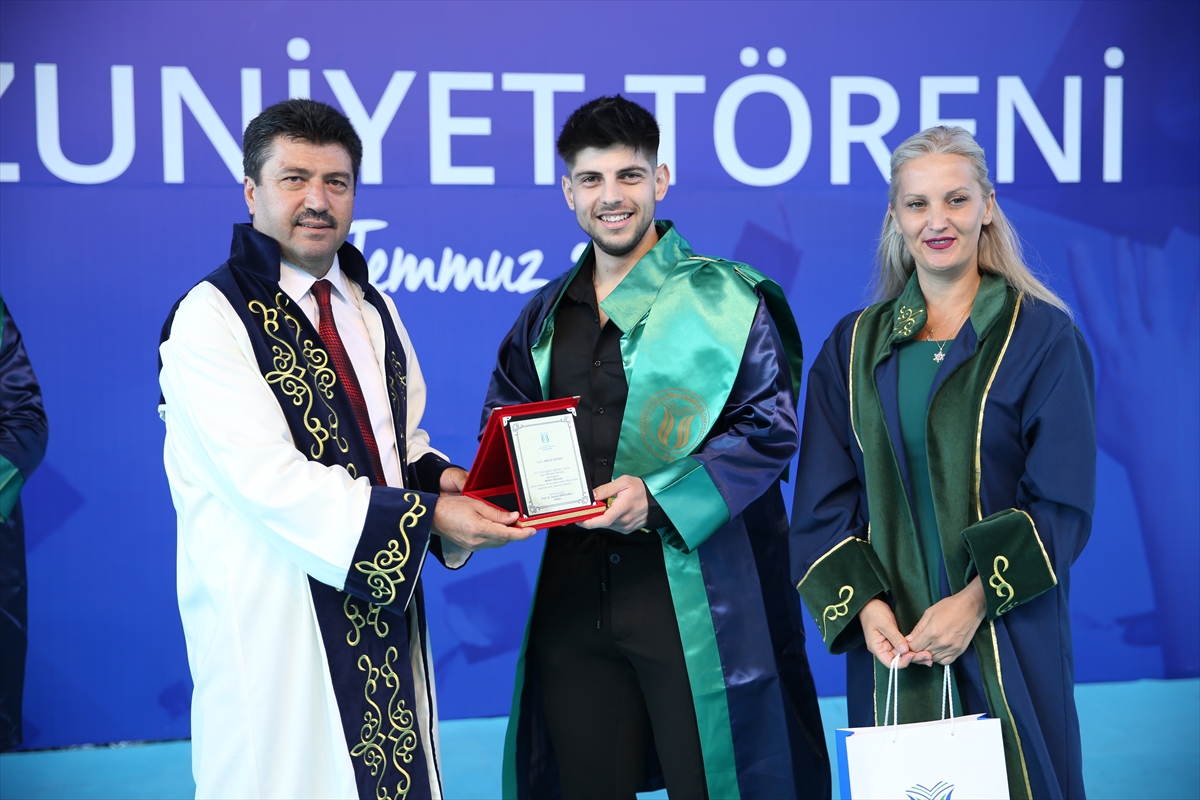 2 bin 665 öğrenci mezun oldu