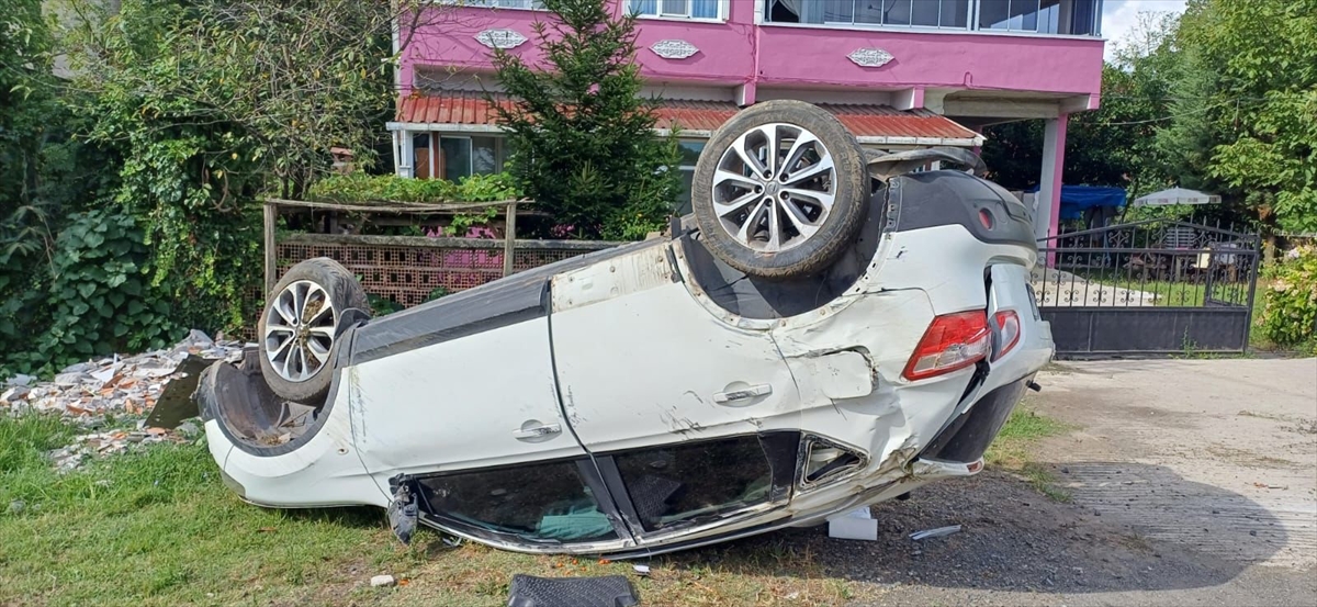 Samsun'da cip devirldi, 4 kişi yaralandı