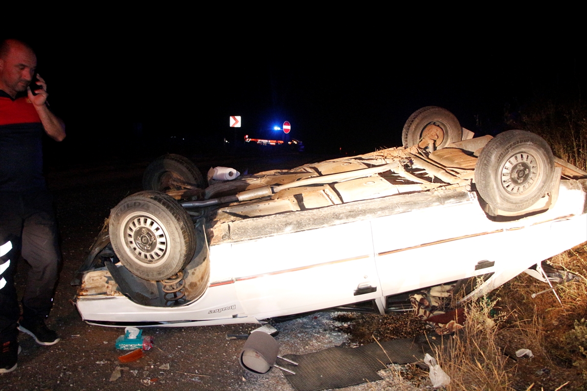 Bilecik'te otomobil talks attı 3 kişi yaralandı