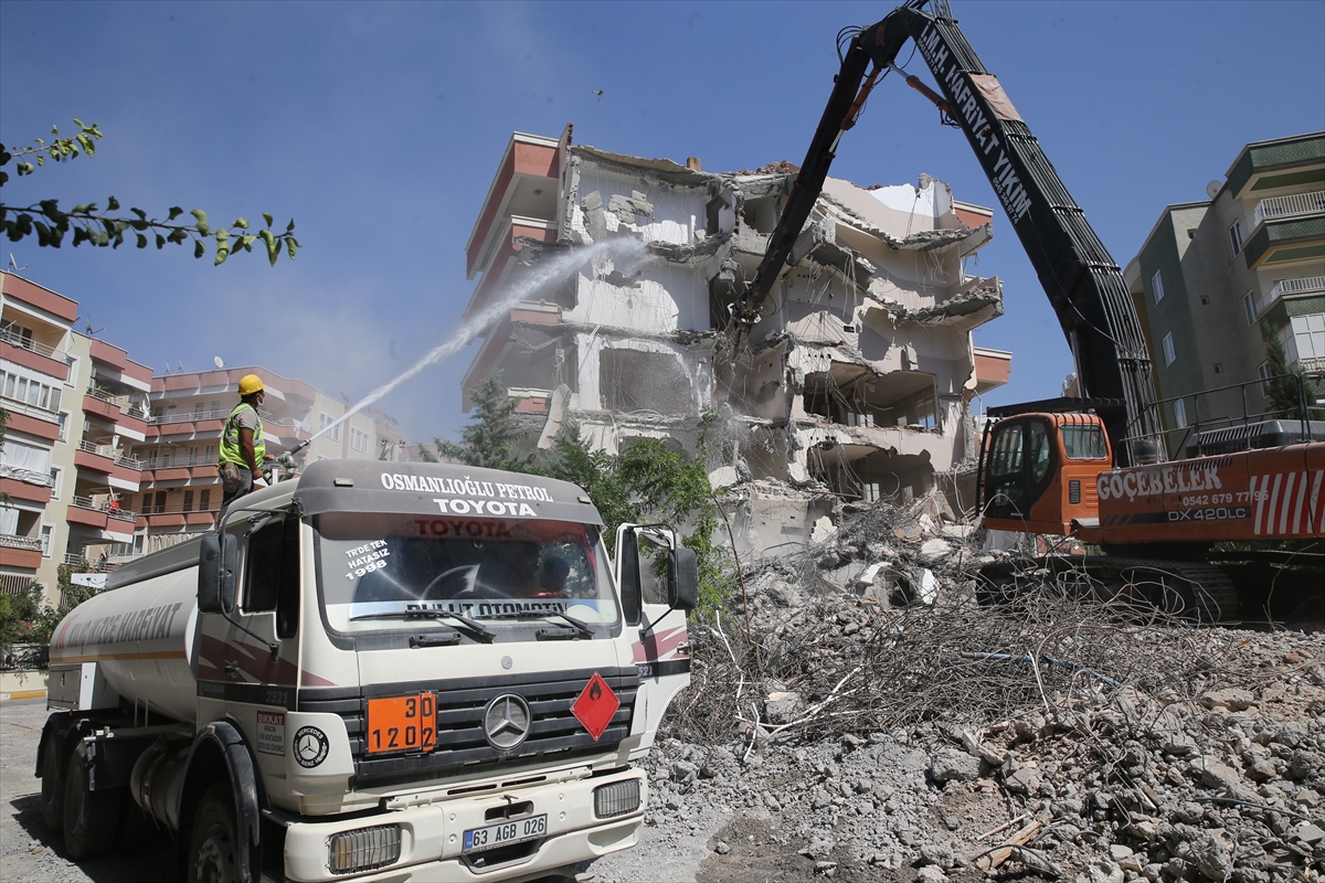 Şanlıurfa'da 2 ayda 8 bin 800 ağır hasarlı binanın yıkımı tamamlanacak