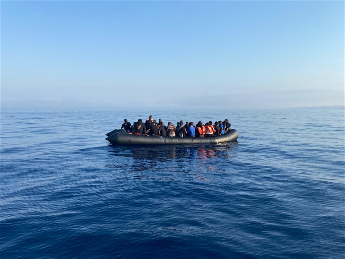 Tunus'ta göçmenleri taşıyan teknenin batması sonucu 11 kişi öldü, 44 kişi kayboldu