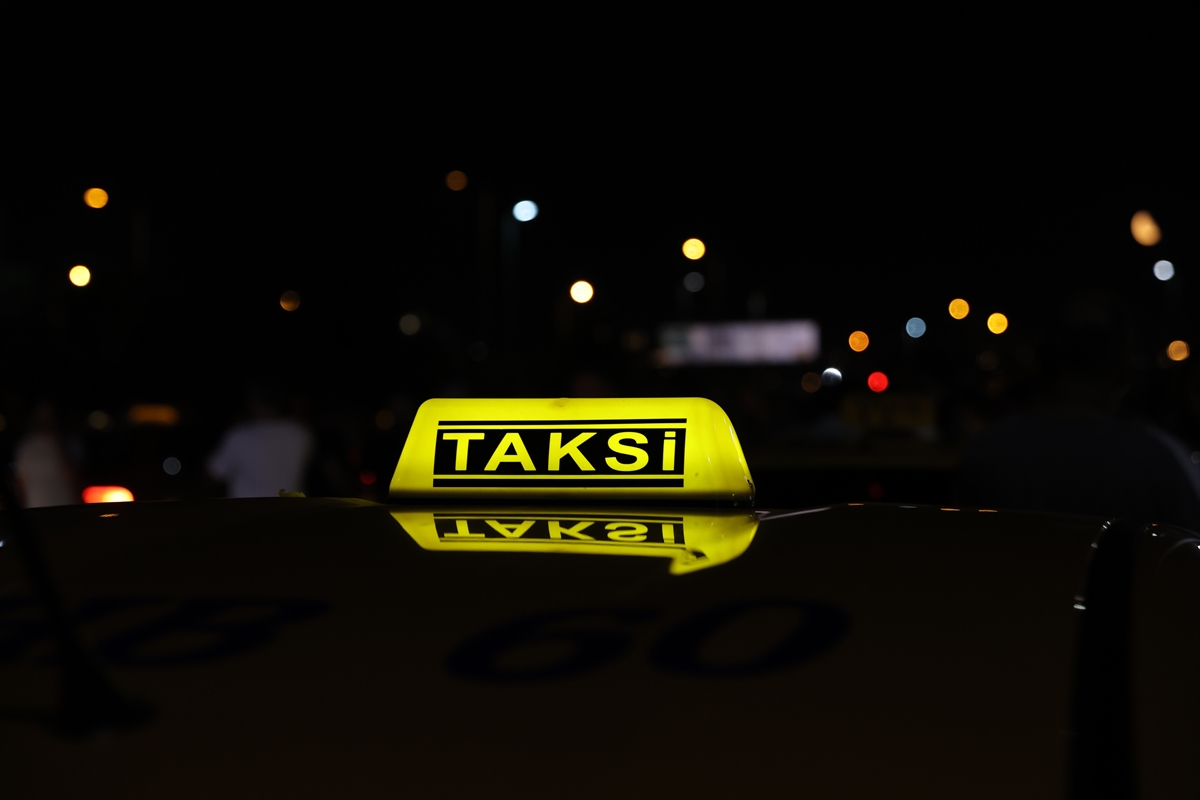İstanbul'da taksicilerden taksimetre ücretine yüzde 100 zam talebi