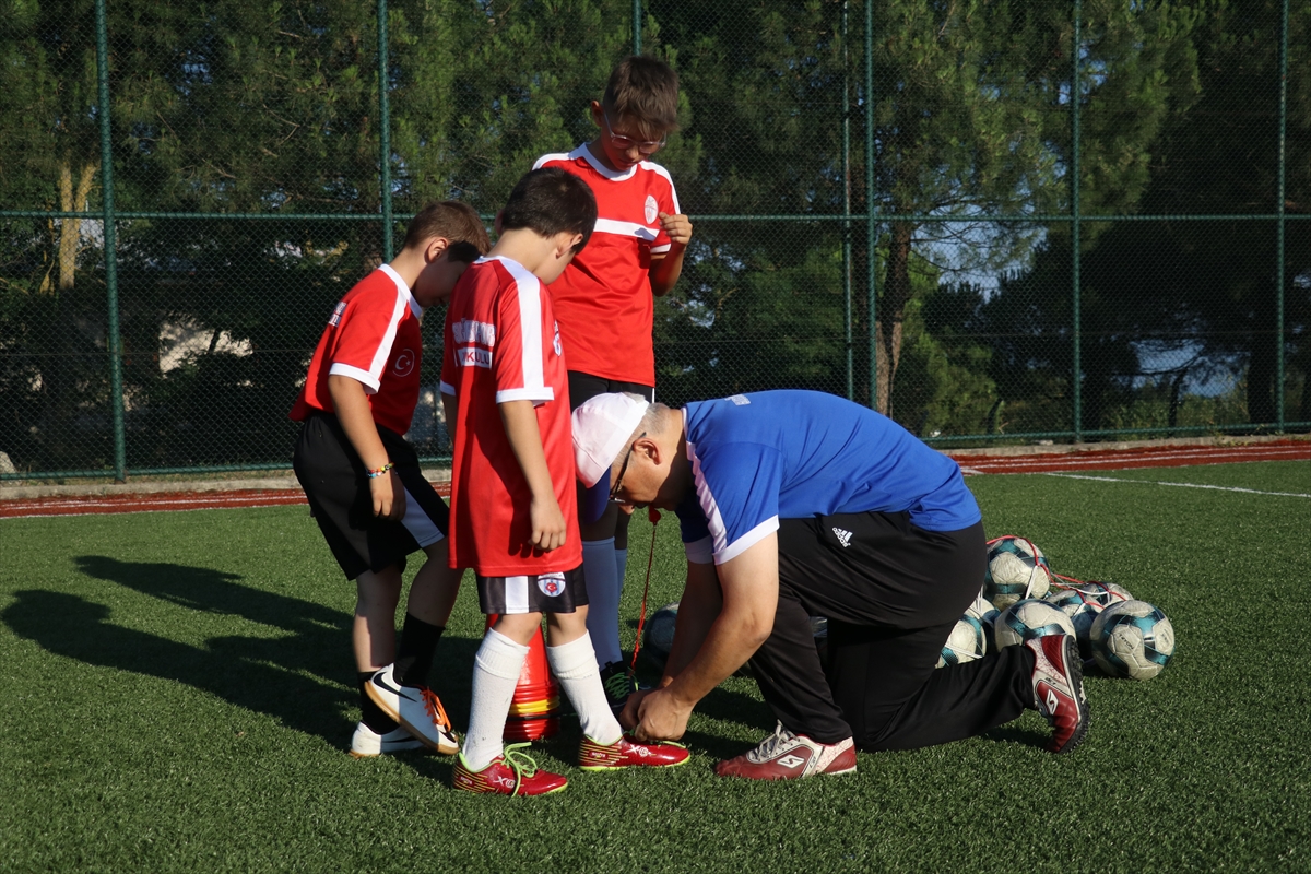 Emekli mühendis tüm mesaisini köyündeki çocukların yetişmesi için harcıyor