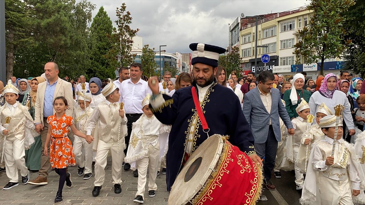 Düzce'de 157 çocuk için toplu sünnet şöleni