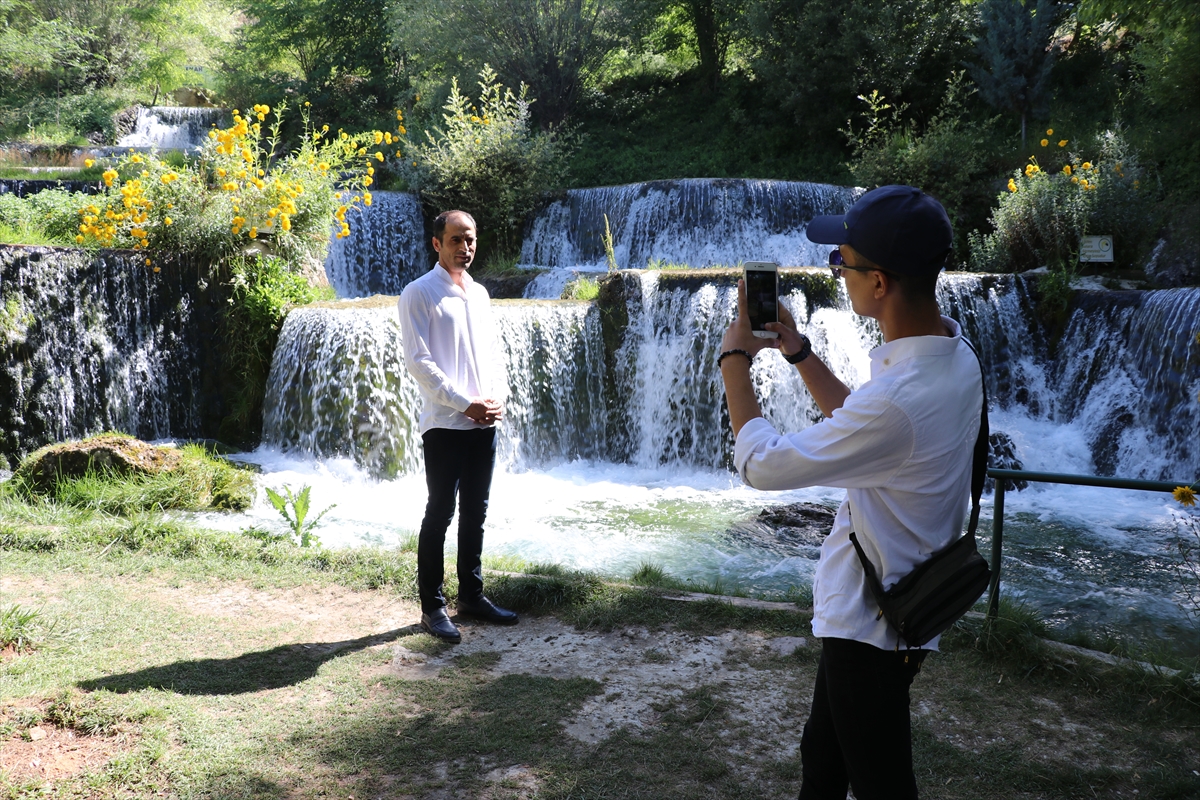 Erzincan'da kavurucu sıcaklardan bunalanlar soluğu "Soğuk Sular"da alıyor