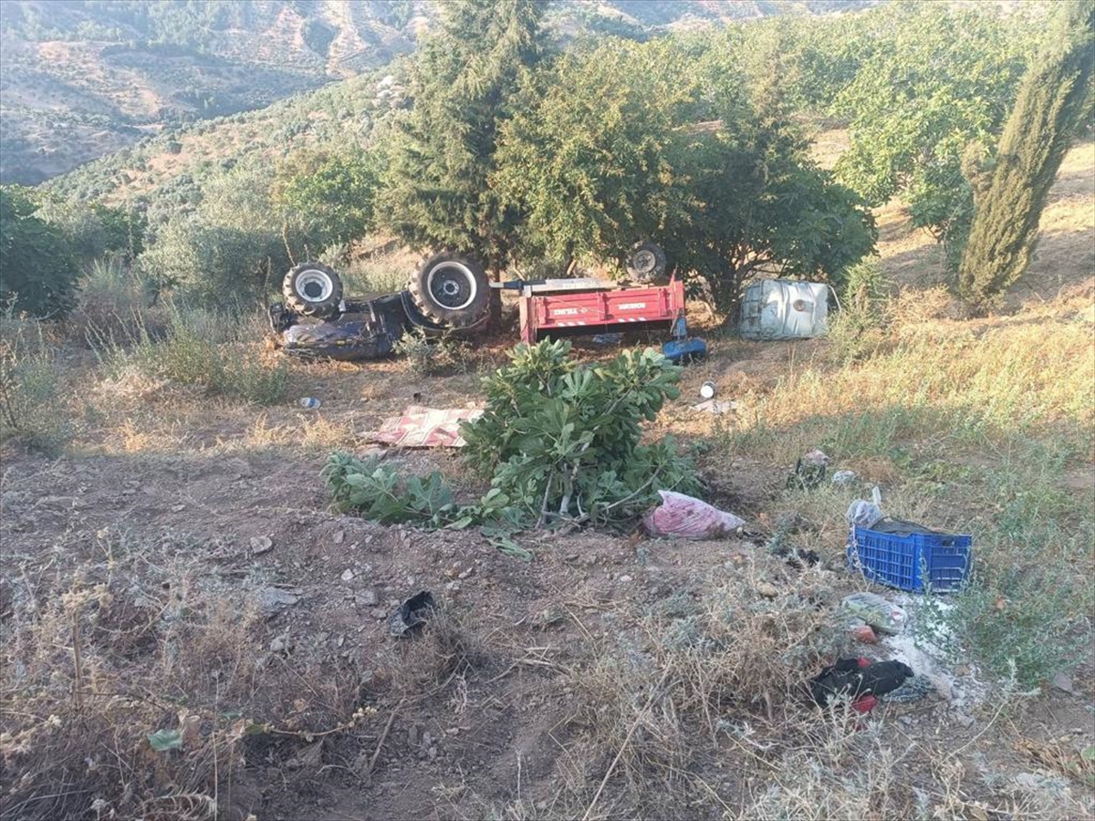 Bir traktör kazası da Aydın'da. Sürücü öldü, eşi ve çocuğu yaralandı