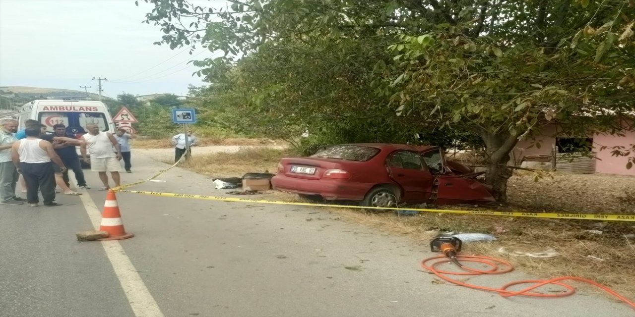 Samsun'daki trafik kazasında 2 kişi yaşamını yitirdi, 1 kişi yaralandı