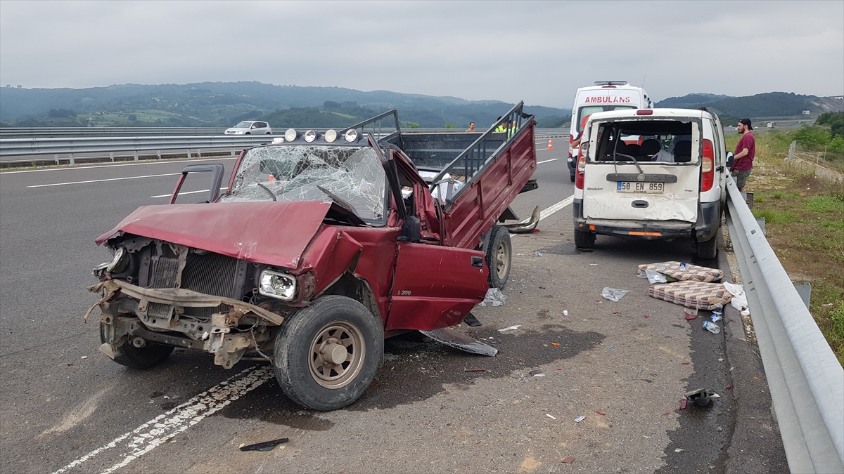 Kuzey Marmara Otoyolu'ndaki zincirleme trafik kazasında 6 kişi yaralandı