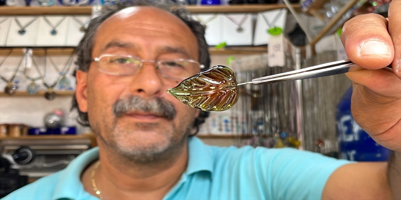 Cam atıklar ustanın elinde sanat oluyor!