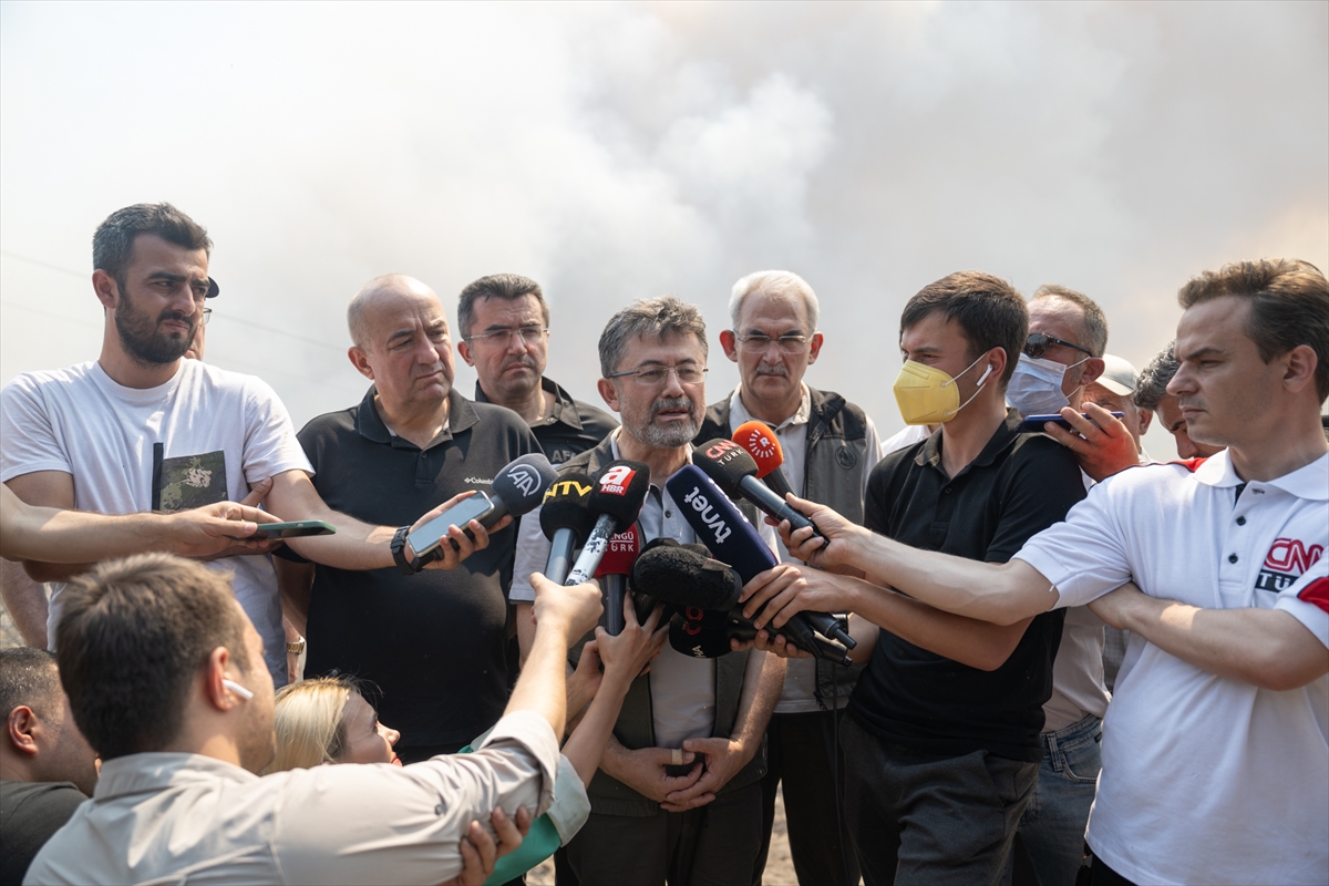 Rüzgar hızı saatte 60 kilometrenin üzerinde, yangın bulunduğumuz yere kadar gelecek