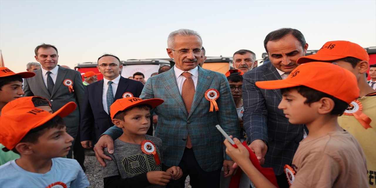 "Adıyaman'ımıza, bölgemize, milletimize hayırlı, uğurlu olmasını temenni ediyorum."